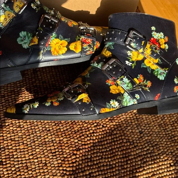 NWOB Nine West floral booties - Picture 4 of 4